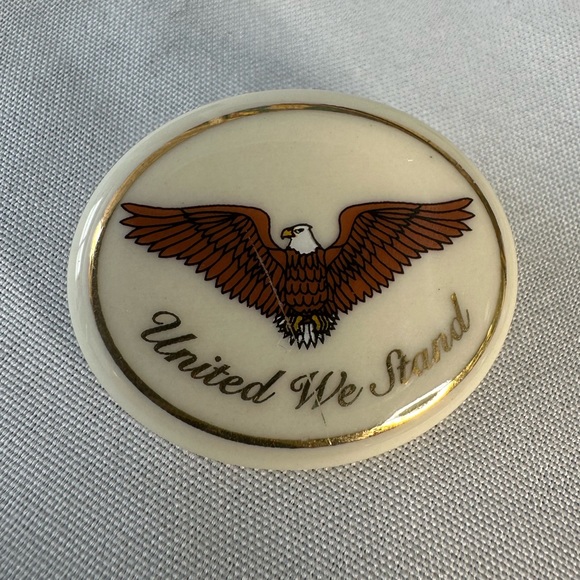 Lenox United We Stand Patriotic porcelain pin - Picture 2 of 6